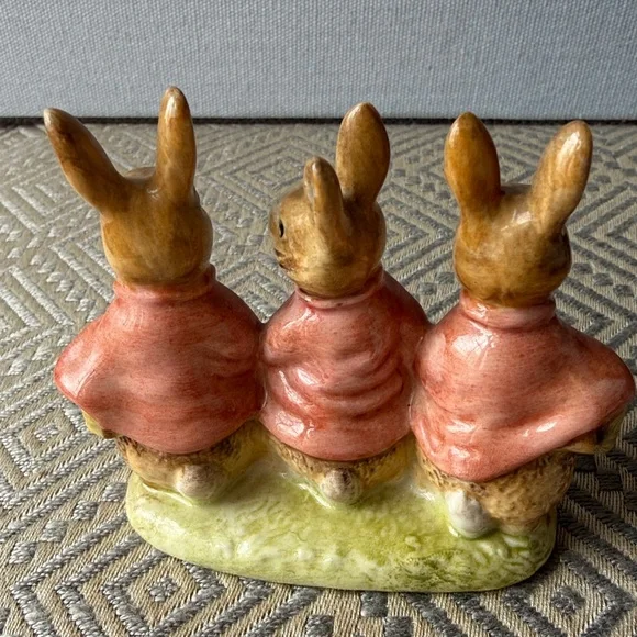 Vintage Ceramic Beatrix Potter Three Bunny Figurine Flopsy, Mopsy, cottontail - Picture 3 of 5